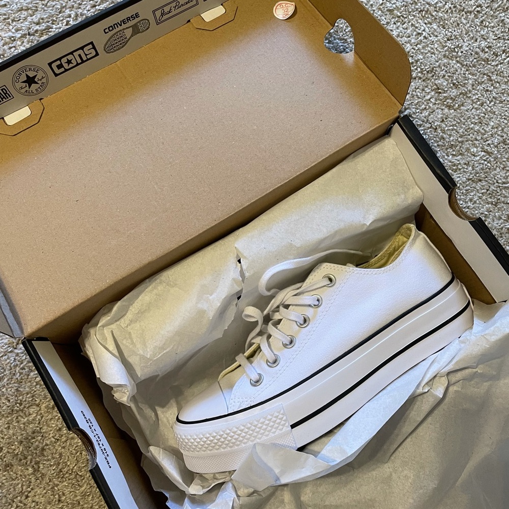 Platform white converse/brand new in box